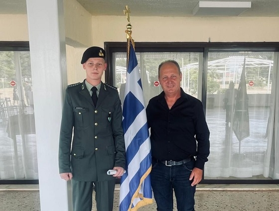 Περήφανος Πομάκος πατέρας από την Ξάνθη, με γιο δόκιμο έφεδρο αξιωματικό του ελληνικού στρατού.