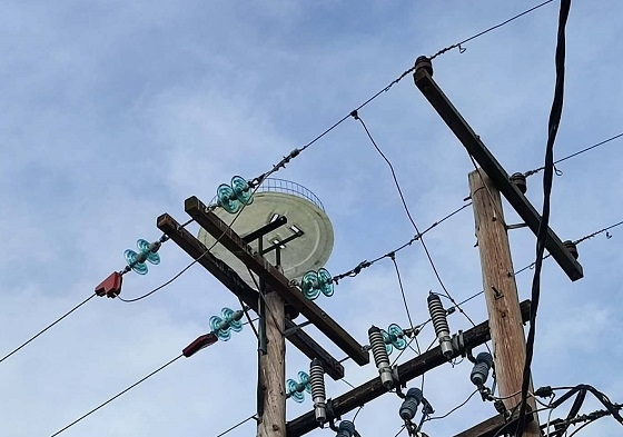 Τοποθετήθηκε τεχνητή φωλιά για τους πελαργούς στον Πέπλο