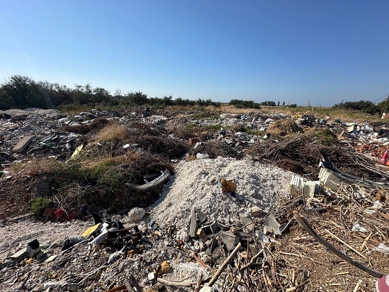 Ο καθαρισμός οικοπέδου στην περιοχή της Άνθειας, γίνεται με απόλυτα νόμιμο τρόπο, λέει η ΔΕΥΑΑ.
