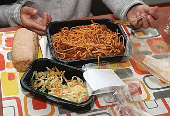 Επεκτείνεται σε όλους τους Δήμους του Έβρου το πρόγραμμα παροχής ζεστών γευμάτων σε μαθητές.