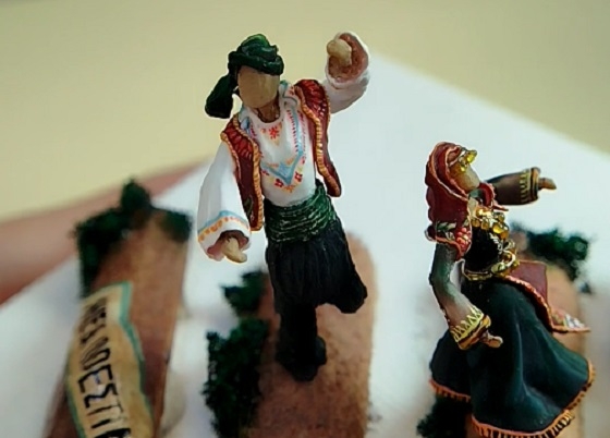 Πρωτότυπη έμπνευση για καλλιτεχνική δημιουργία πάνω σε νύχια.