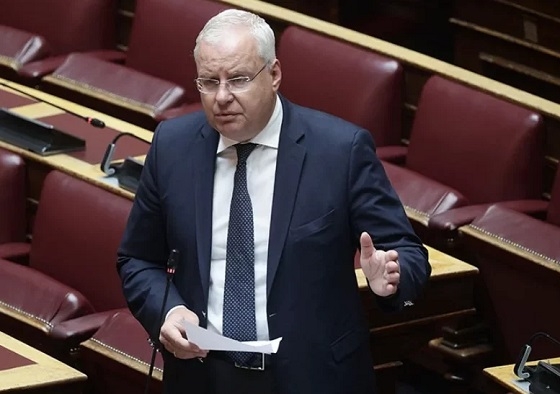 Ο βουλευτής Ροδόπης τόνισε ότι στη Θράκη τα ποσοστά αναλφαβητισμού εντός της μουσουλμανικής μειονότητας είναι υψηλά.