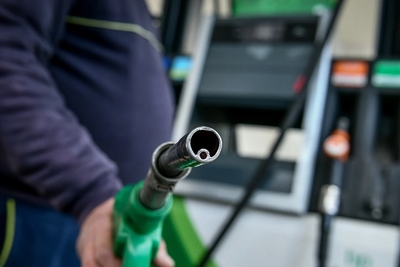 Συλλήψεις σε διάφορες περιοχές για απάτη σε πρατήρια καυσίμων.