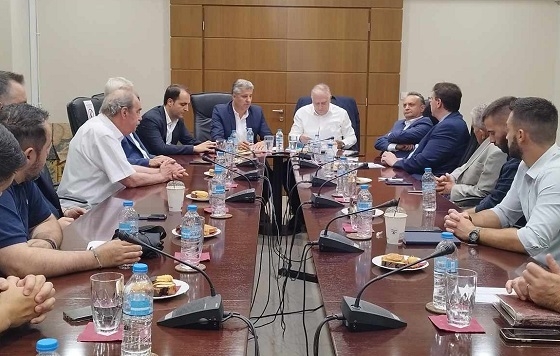 Ο υπουργός Ανάπτυξης σε σύσκεψη στο Επιμελητήριο Έβρου.