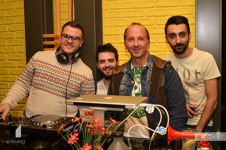 Super μουσικές με τον Angel Stoxx στο 'winter opening' του Κυβερνείου.