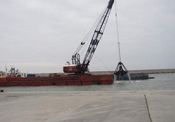 Με το περιεχόμενο του βυθού του λιμανιού της Αλεξανδρούπολης θα … στρωθεί μέρος του κάθετου άξονα της Εγνατίας Οδού.