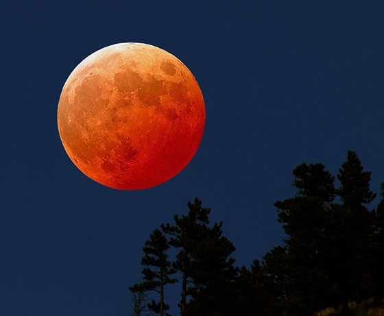 Ένας σπάνιος συνδυασμός φαινομένων θα κάνει το φεγγάρι να φαίνεται κόκκινο
