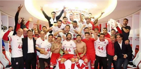 O Αλεξανδρουπολίτης φυσιοθεραπευτής του Ολυμπιακού Θωμάς Θωμάς