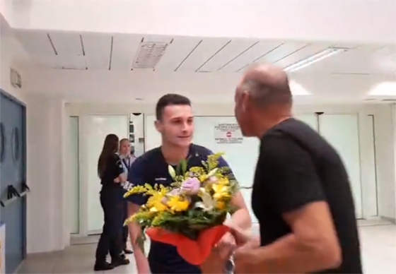 Λουλούδια και συγχαρητήρια στην άφιξη του Ευρωπαϊκού Πρωταθλητή Δ.Μιχαλεντζάκη στην Αλεξανδρούπολη!