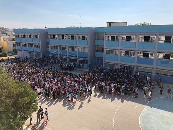 Την ώρα του αγιασμού στην αυλή του 1ου Λυκείου