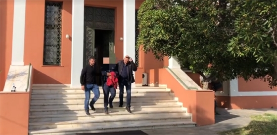 Η έξοδος του κατηγορούμενου από το Δικαστήριο