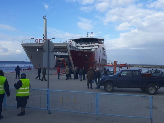 Το οχηματαγωγό Ferry που έσπευσε για βοήθεια από τη Θάσο, αναχώρησε από το νησί του Έβρου 