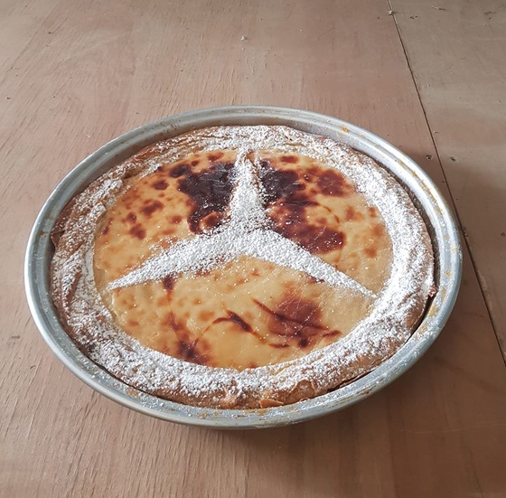 Η γλυκιά μπουγάτσα, που είχε γεύση από...Mercedes!