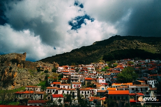 Όλη η Σαμοθράκη απεργεί για την Εθνική - διαμαρτυρία μπροστά από το υποκατάστημα 