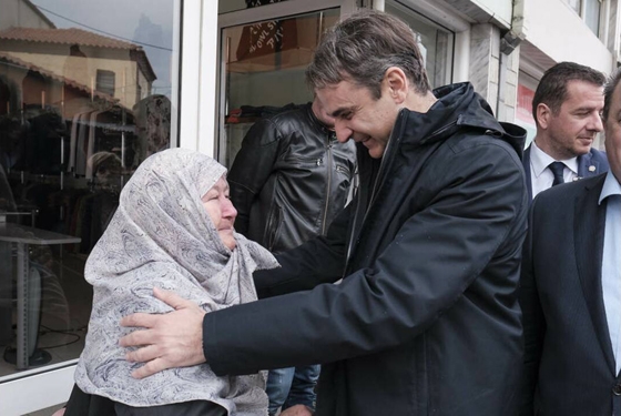 Ο Κ.Μητσοτάκης κατά την περιοδεία του σε χωριάτης μουσουλμανικής μειονότητας