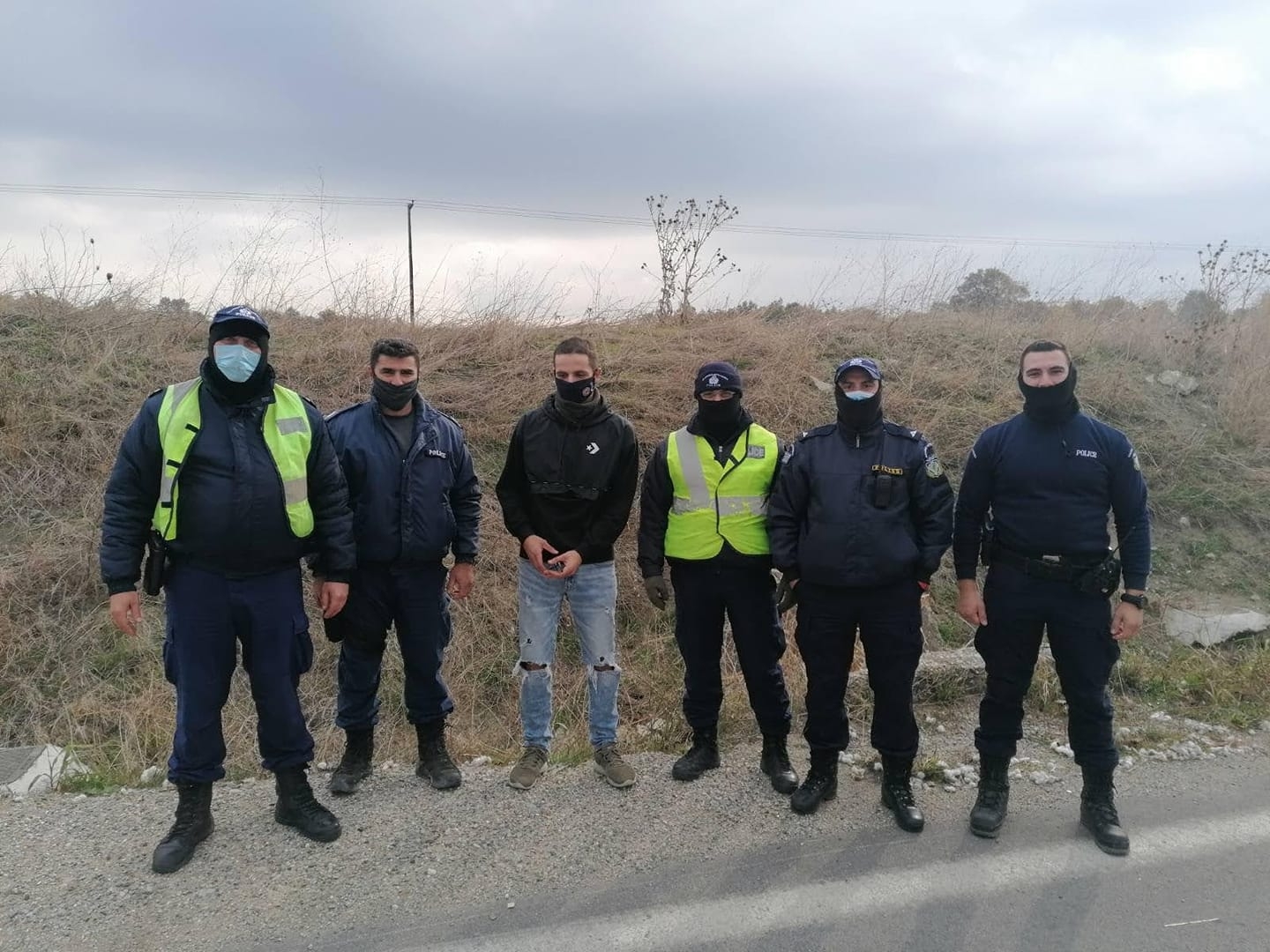 Ο Κωνσταντίνος Μητσοτάκης ανάμεσα στους συνοριακούς φύλακες του Έβρου. 