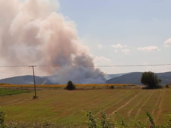 Οι πυκνοί καπνοί είναι ορατοί από την Εγνατία Οδό