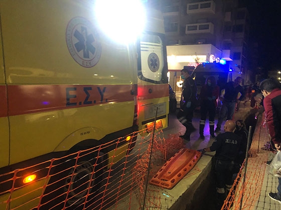 Στη διασταύρωση των οδών 14η Μαΐου και Φυλής έπεσε η άτυχη γυναίκα.