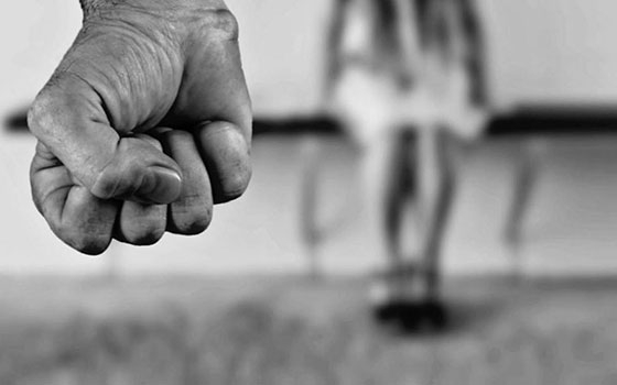 Νέο περιστατικό ενδοοικογενειακής βίας στην Αλεξανδρούπολη - Τη "σάπισαν" στο ξύλο συγγενείς