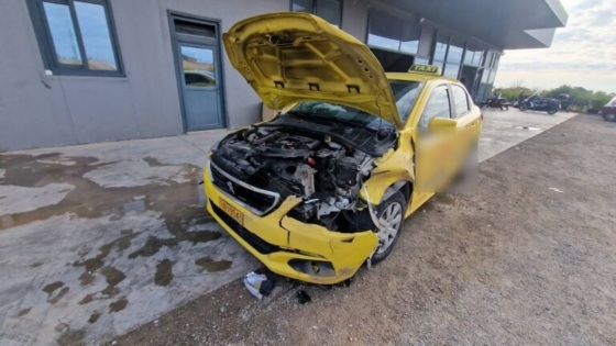 Η σύγκρουση ήταν σφοδρή τόσο ώστε ένα ανοίξουν και οι αερόσακοι προκαλώντας στο αυτοκίνητο ζημίες της τάξης των 4.000 ευρώ.