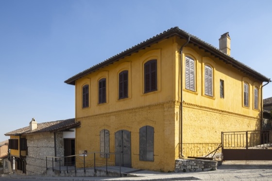 Η παράσταση θα ανέβει την Τετάρτη 31 Ιουλίου 2024 στις 21:00.