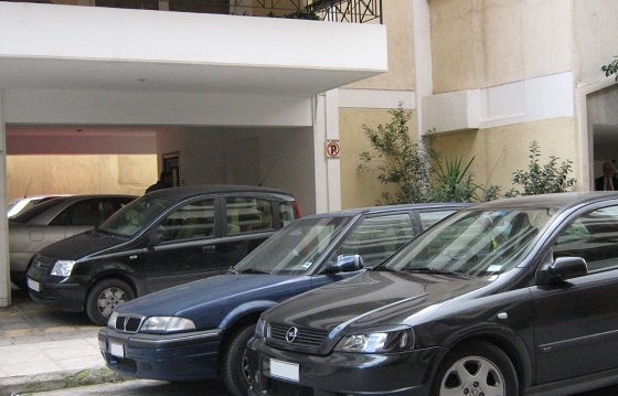 Ανοιχτή πληγή το πάρκινγκ στην Αλεξανδρούπολη.