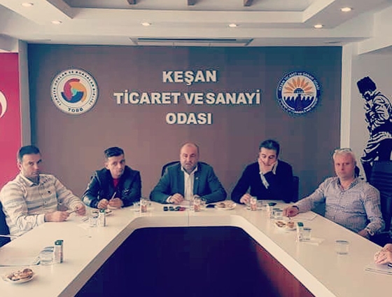 Στιγμιότυπο από την συνέντευξη τύπου στο επιμελητήριο της Κεσσάνης.