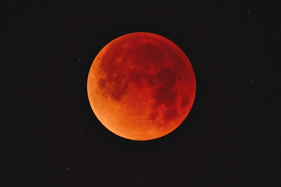 Tο... «Σούπερ Ματωμένο Φεγγάρι του Λύκου»