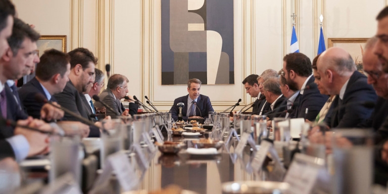 Προσλαμβάνονται 400 συνοριοφύλακες στον Έβρο -  «Δείξτε αλληλεγγύη στα νησιά» ζήτησε ο Μητσοτάκης από τους περιφερειάρχες 