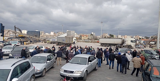 Διαμαρτύρονται οι ερασιτέχνες ψαράδες της Αλεξανδρούπολης για την απαγόρευση αλιείας στο λιμάνι