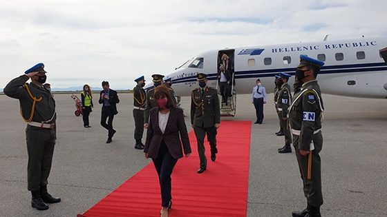 Η άφιξη της ΠτΔ στο αεροδρόμιο Δημόκριτος της Αλεξανδρούπολης