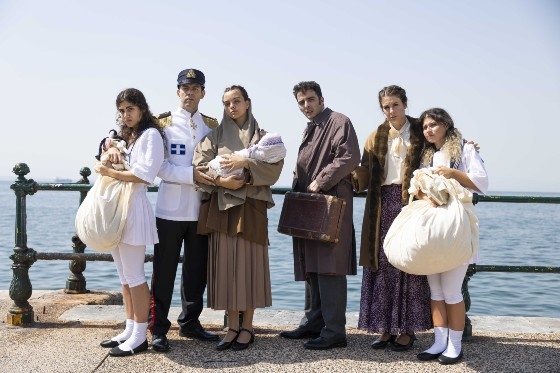 Απολαύστε και εσείς τη θεατρική παράσταση «Τα κοριτσάκια με τα ναυτικά» στην Αρχαία Ζώνη!