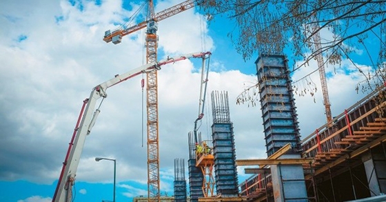 Η ακρίβεια "παγώνει" και τα δημόσια έργα - Τι ζήτησε ο πρόεδρος της ΚΕΔΕ