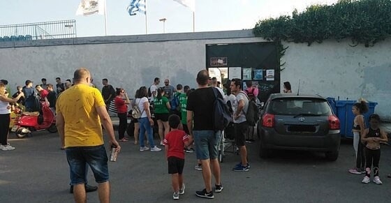 Ουρές σχηματίζονται έξω από το Γήπεδο Φώτης Κοσμάς για τις προπονήσεις