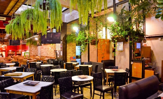 Κορωνοϊός: Κλείνουν καφετέριες & εστιατόρια