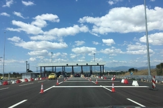 Ξεκινά η χιλιομετρική χρέωση στα διόδια