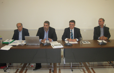 Οι υπηρεσίες συνεχίζουν να βρίσκονται σε επιφυλακή και αυξημένη ετοιμότητα.