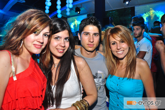 Έκανε opening το Reina Summer Club.