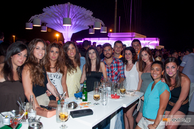 Yacht club: Παρασκευή βράδυ στην ταράτσα της διασκέδασης!