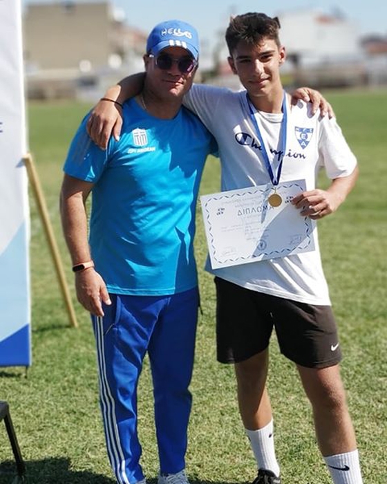 Ο αθλητής με τον προπονητή του Δ. Τσακιρούδη