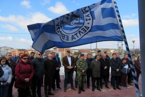 Ο Διοικητής της ΧΙΙ Μ/Κ Μεραρχίας Πεζικού δίπλα στους καλυβιέρηδες του Δέλτα