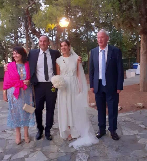 Ένας γάμος σαν παραμύθι: Ένωσαν τις ζωές τους ο Μάνος Παπαδόπουλος &  η Ηρώ - Χρυσάνθη Πετούνα