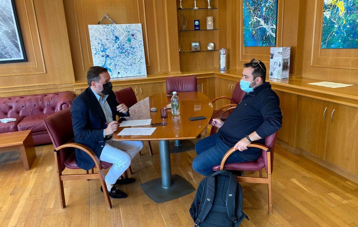 Στιγμιότυπο από την συνάντηση με τον πρόεδρο της εστίασης