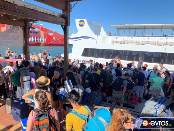 Έφτασε το "ΖΕΦΥΡΟΣ" στο λιμάνι της Σαμοθράκης - Ατελείωτες ουρές στο λιμάνι της Καμαριώτισσας (φωτο)