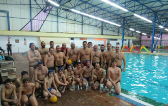 Φιλικός αγώνας πόλο μεταξύ δύο διαφορετικών γενεών.