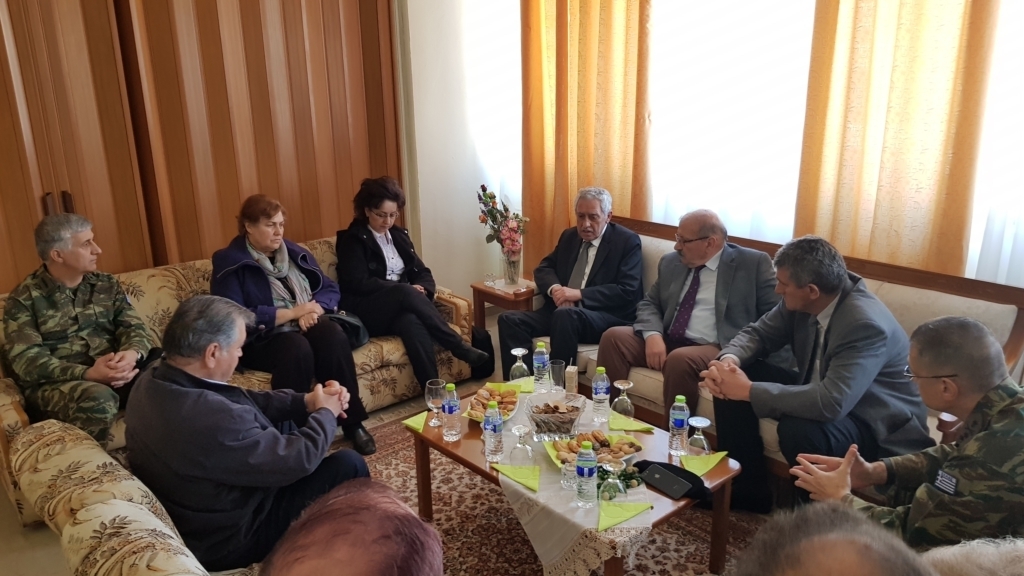 Στιγμιότυπο από τη συνάντηση με τους γονείς των στρατιωτικών