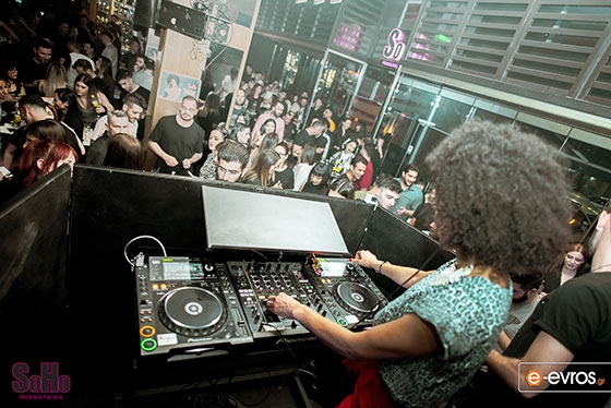 SoHo: Απίθανο πάρτυ με την Jamiie στα decks