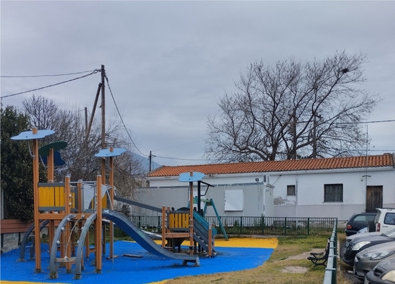Το ακτινολογικό εργαστήριο του Κ.Υ. Σαμοθράκης δίπλα από την παιδική χαρά