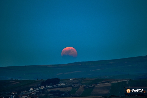 Σε λίγες μέρες η μεγαλύτερη και φωτεινότερη πανσέληνος του 2017