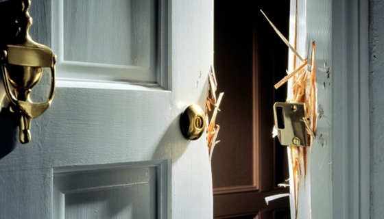 Χρήσιμες συμβουλές από την ΕΛ.ΑΣ για να προστατευτείτε από τις διαρρήξεις στις γιορτές των Χριστουγέννων